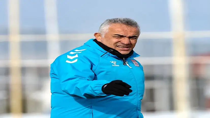 Sivasspor'da Mehmet Altıparmak ile yollar ayrıldı