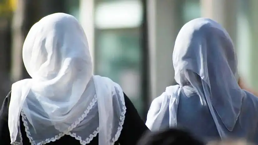 Üniversite Öğrencilerine Başörtüsü Yasağı Mı Geliyor?