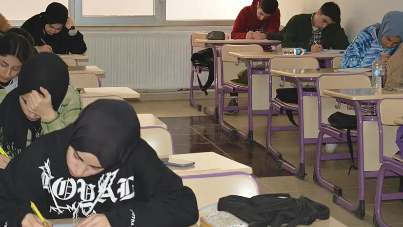 Yapay zekâ öğrenciyi geliştiriyor mu, tembelleştiriyor mu?