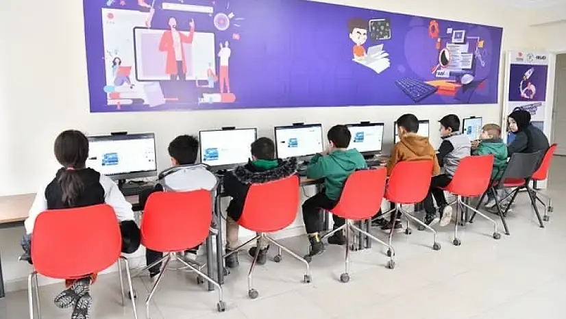 Yeşilyurt Mesleki Eğitim ve Yaşam Merkezi'nde kurslar tüm hızıyla sürüyor