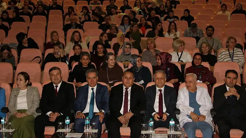 'Yoğun Bakım Hemşireliğinde Güncel Yaklaşımlar' sempozyumu düzenlendi
