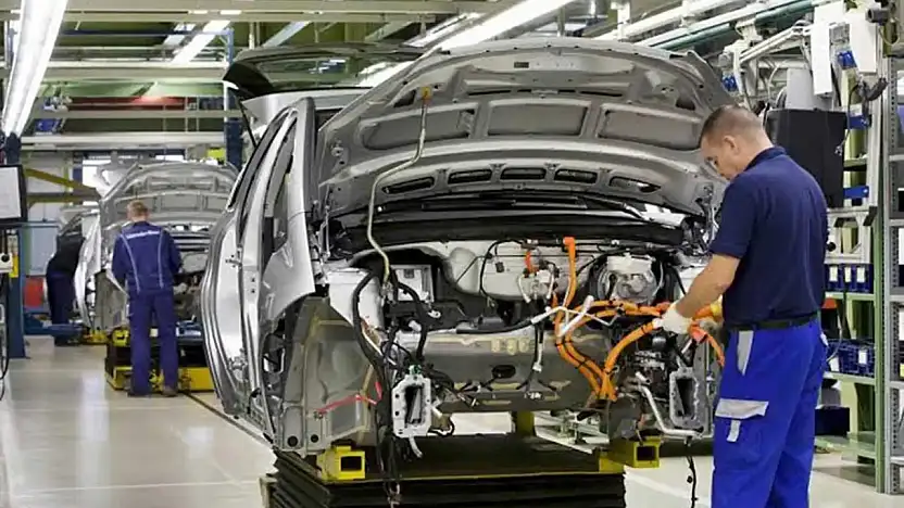 2025 Nisan Sanayi Verileri Hangi Sektörler Yükseldi Hangileri Düştü?