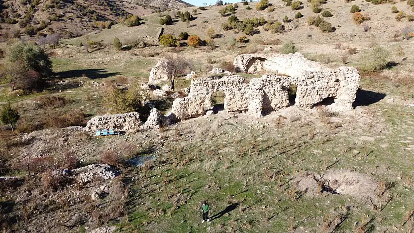 8 Asırlık Çınçınlı Sultan Han İlgi Bekliyor