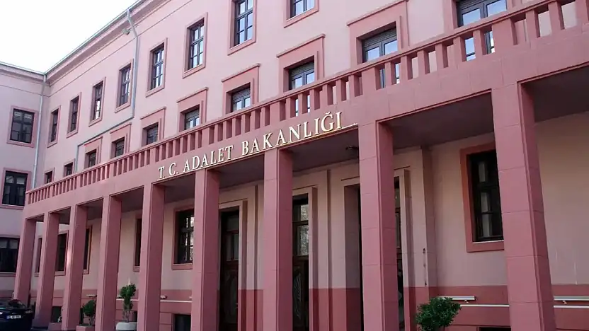 Adalet Bakanlığı'ndan yapay zekalı yargı dönemi!