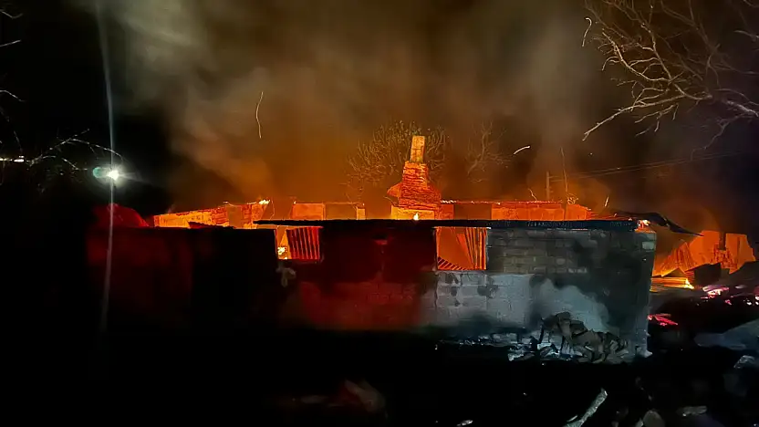 Alevlere teslim olan evde yanarak hayatını kaybetti