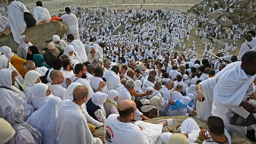 Arafat Yolunda 1,5 Milyon Hacı Hacılar Vakfe İçin Yola Çıktı