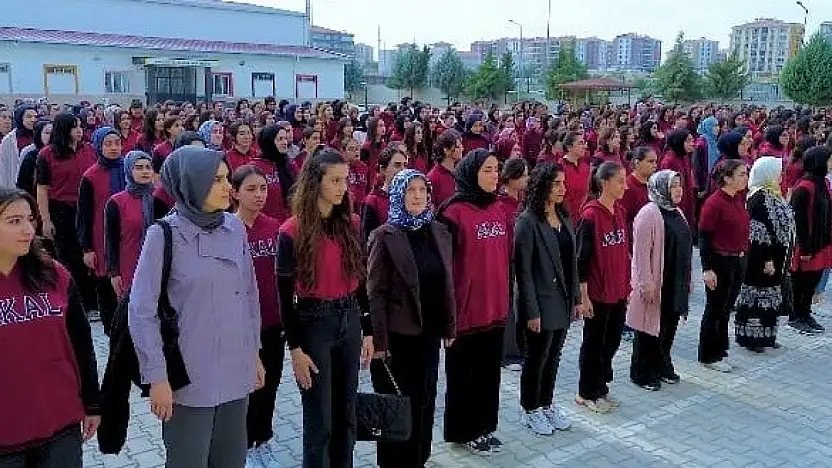 Atatürk Kız Anadolu Lisesi'nde Cumhuriyet Bayramı coşkusu