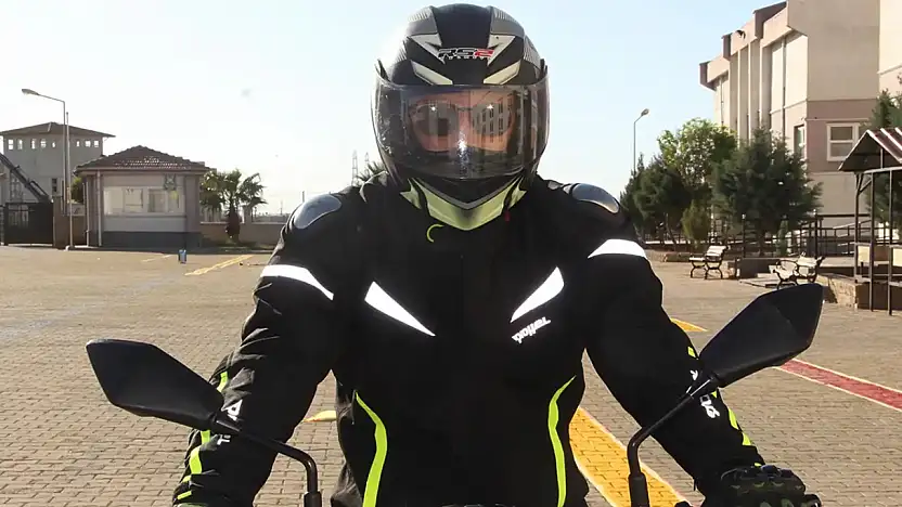 Eldivensiz Motosiklet Sürmek Artık Suç! İşte Yeni Kurallar