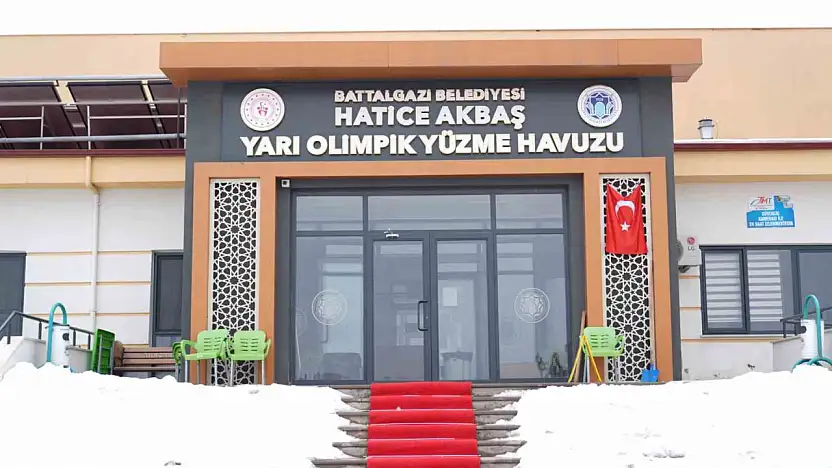 Göztepe Hatice Akbaş Yarı Olimpik Yüzme Havuzu'nda yeni dönem eğitimleri