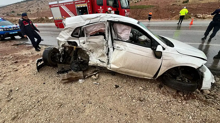 İki Otomobil Çarpıştı: 1 Ölü, 2 Ağır Yaralı