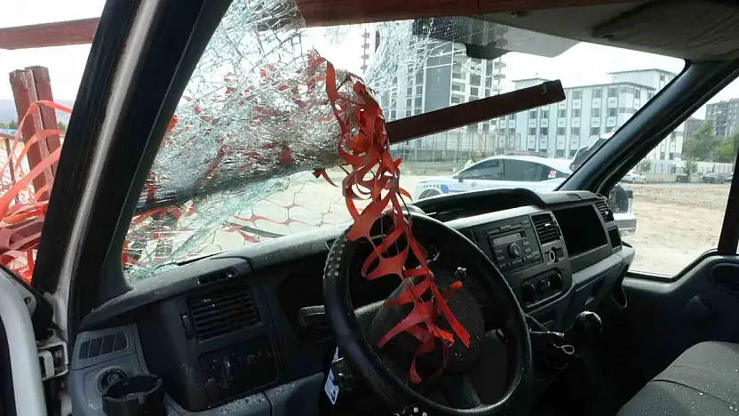 Camı Delen Demir Korkuluk Can Aldı