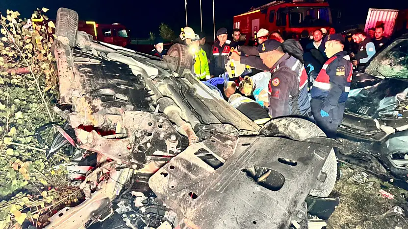 Lastiği Patlayan Tır Faciaya Yol Açtı! 1 Ölü  2 Yaralı!