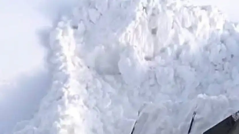 Malatya'da 1 buçuk metre karla mücadele kameralara yansıdı