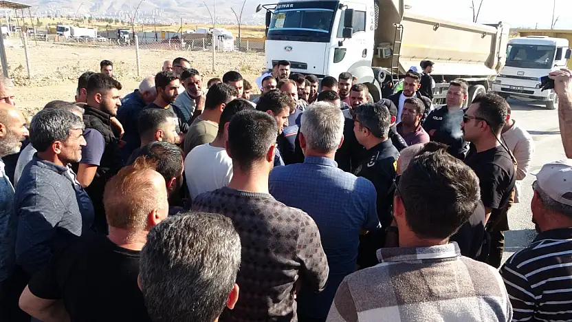 Malatya'da hafriyat kamyonu sürücülerinden ceza protestosu