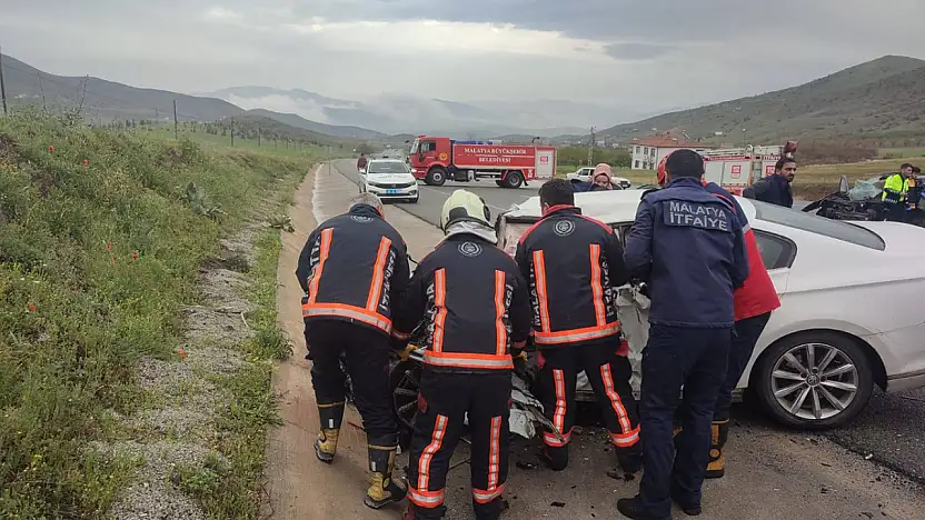 Malatya'da Kafa Kafaya Çarpışma 2 Ölü 2 Yaralı