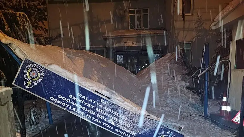 Malatya'da karın ağırlığıyla istasyon amirliğinin surdurması çöktü