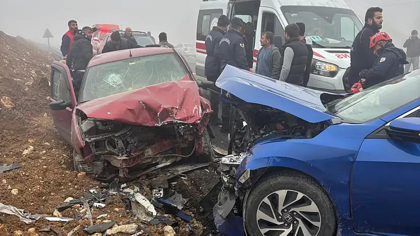 Malatya'da otomobiller kafa kafaya çarpıştı: 5 yaralı