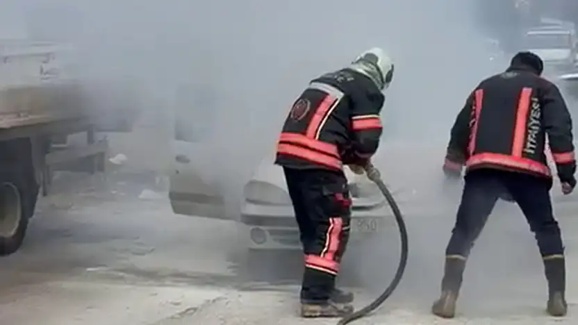 Malatya'da sanayi sitesinde araç yangını