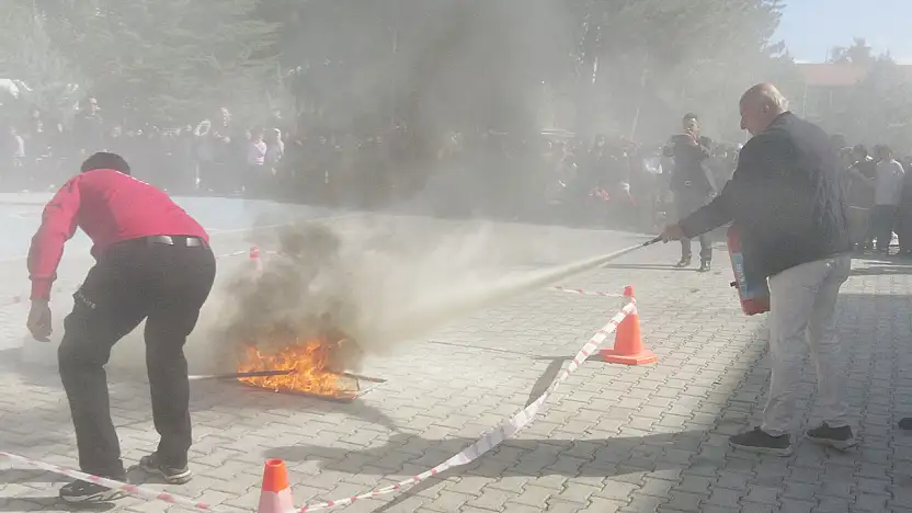 Malatya'daki okullarda eş zamanlı tahliye tatbikatı yapıldı