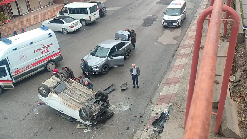 Ters Dönen Araçtan Minik Öğrenci Hafif Yaralı Kurtuldu