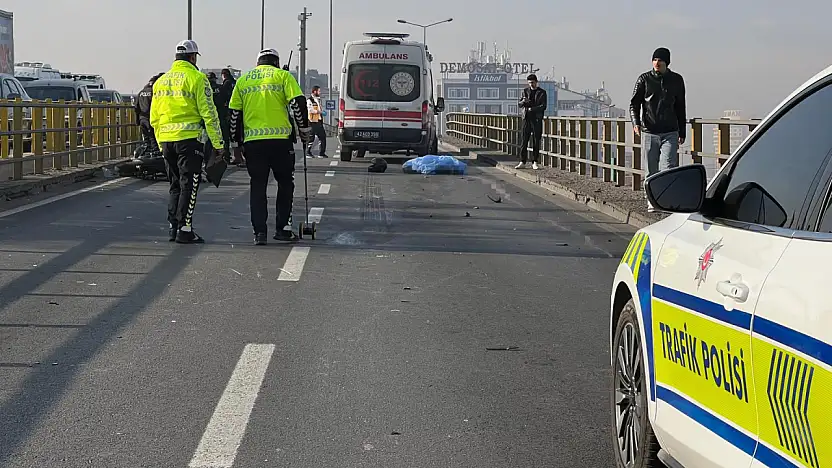 Tır ile Çarpışan Motosikletin Sürücüsü 21 Yaşında Hayatını Kaybetti