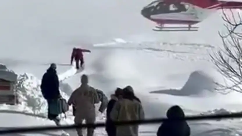 Kar Yolları Kapattı, Umut Gökyüzünden Geldi