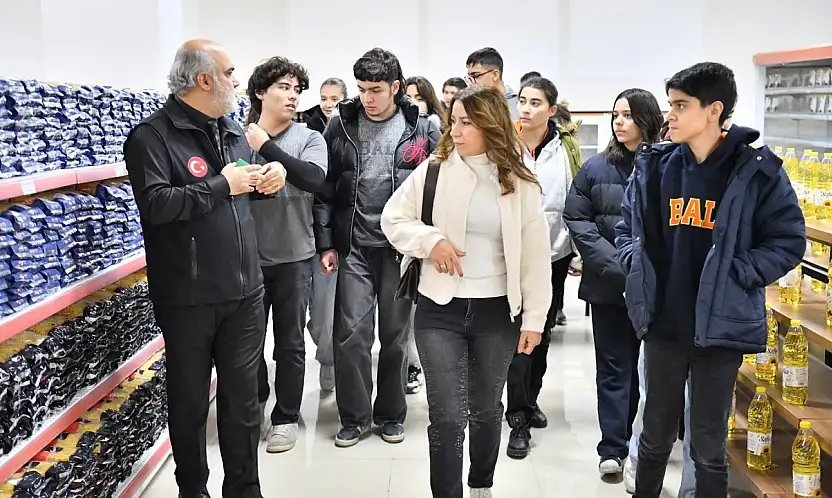 'İyilik Elçisi' Projesi gençlere yardımlaşma ve tarih bilinci aşılıyor