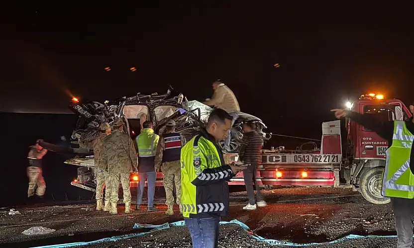 5 Araçlık Zincirleme Kazada 4 Ölü 13 Yaralı