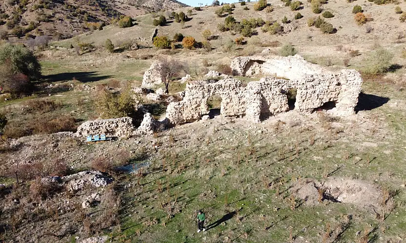 8 Asırlık Çınçınlı Sultan Han İlgi Bekliyor