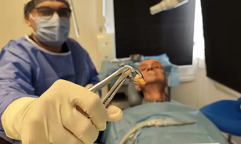 83 yaşında 20'lik dişi çıktı