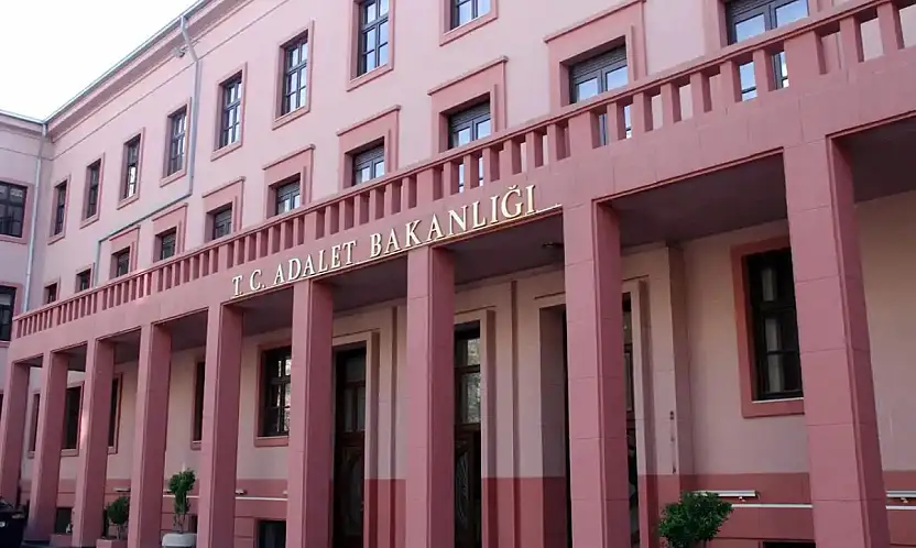 Adalet Bakanlığı'ndan yapay zekalı yargı dönemi!