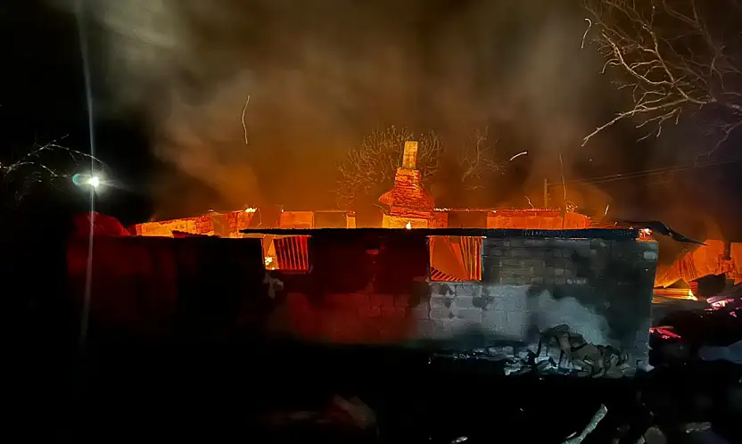 Alevlere teslim olan evde yanarak hayatını kaybetti