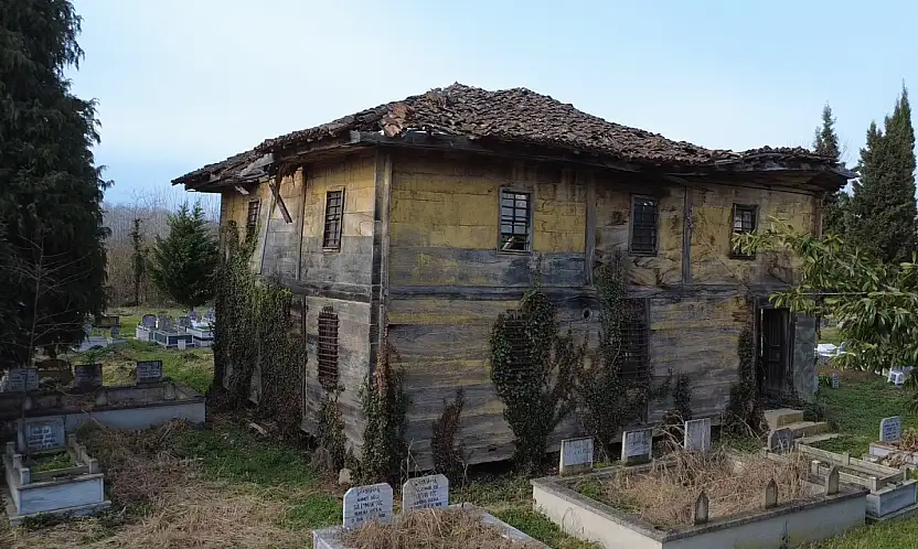 Asırlık cami ilgi bekliyor