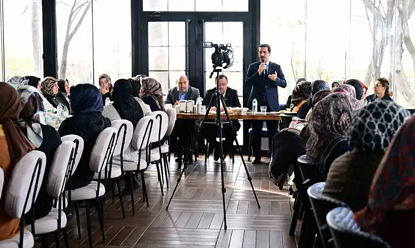 Başkan Taşkın, AK Parti Kadın Kolları Mahalle Başkanları toplantısına katıldı