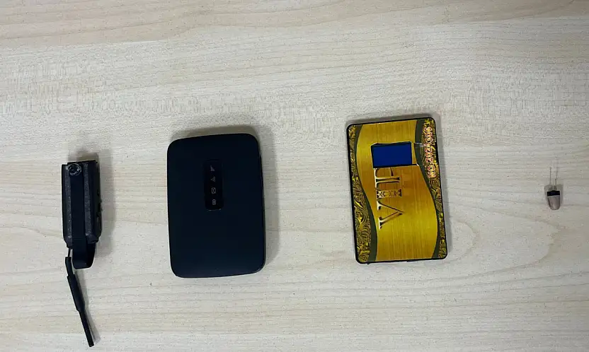 Ehliyet sınavında kopya düzeneğiyle yakalandı