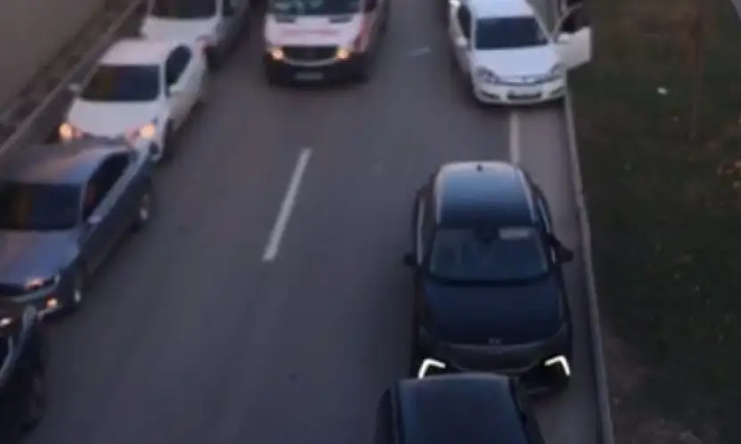 Fermuar sistemiyle ambulansa yol açtılar