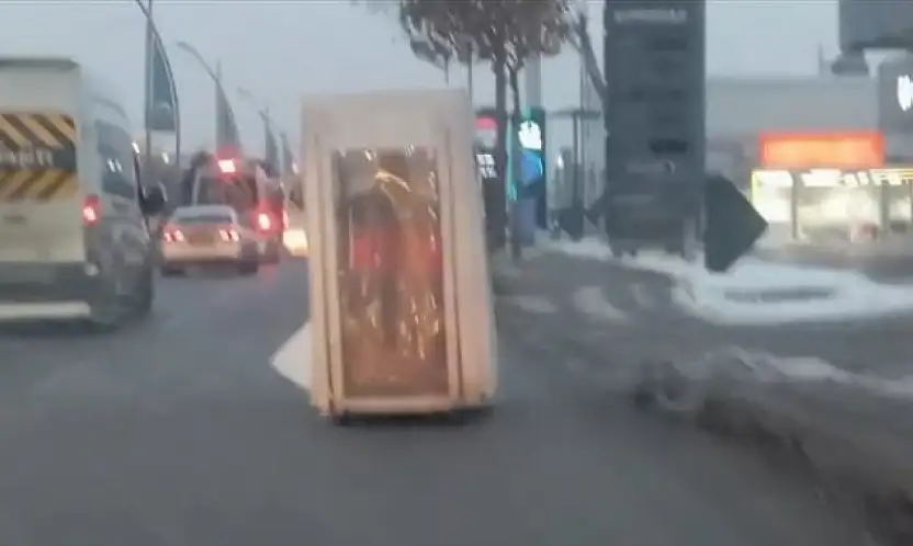 Gören bir daha baktı