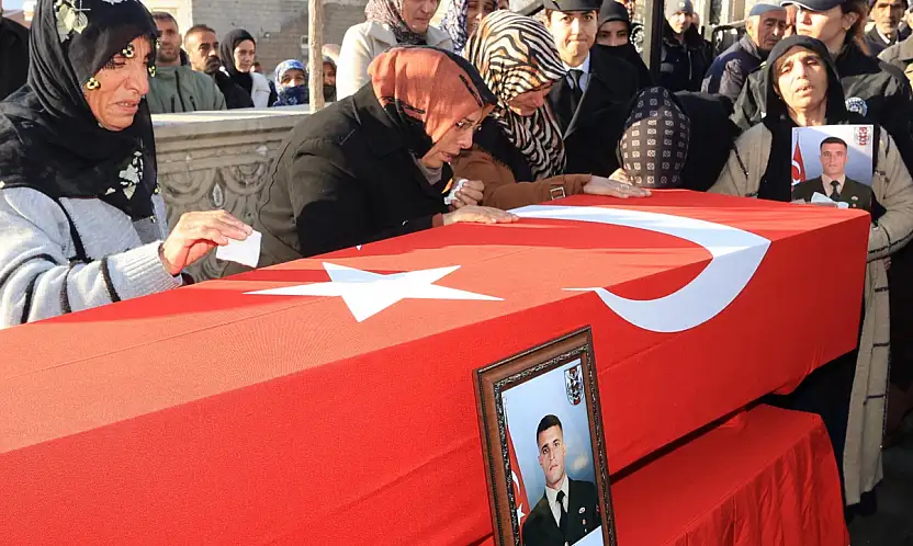 Hayatını kaybeden uzman çavuş Arı, son yolculuğuna uğurlandı