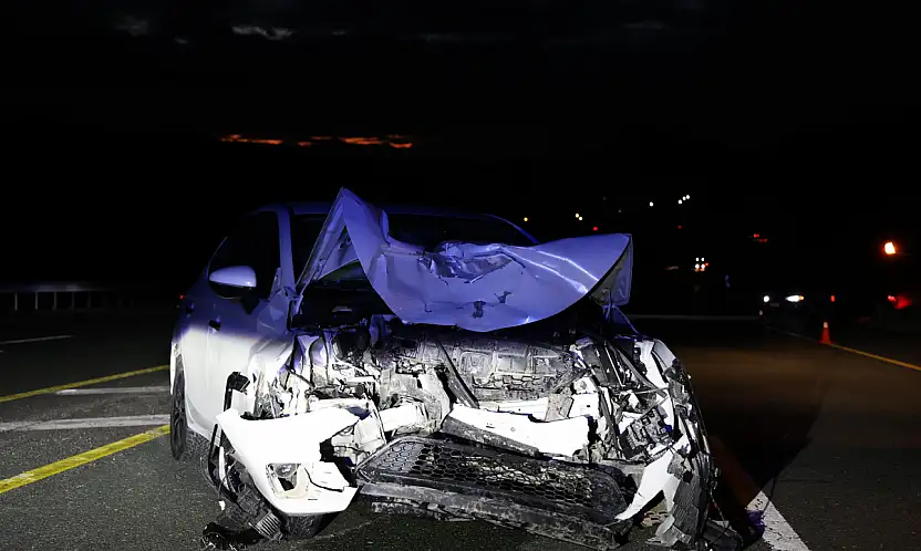 İki Otomobil Çarpıştı: 1'i Ağır 3 Yaralı