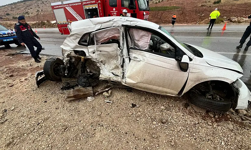 İki Otomobil Çarpıştı: 1 Ölü, 2 Ağır Yaralı