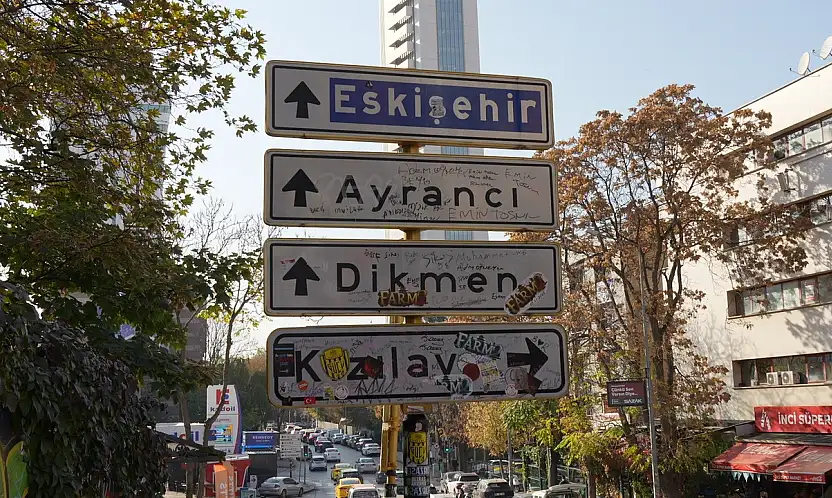 Kızılay Tabelası Sosyal Medyayı Yine Salladı