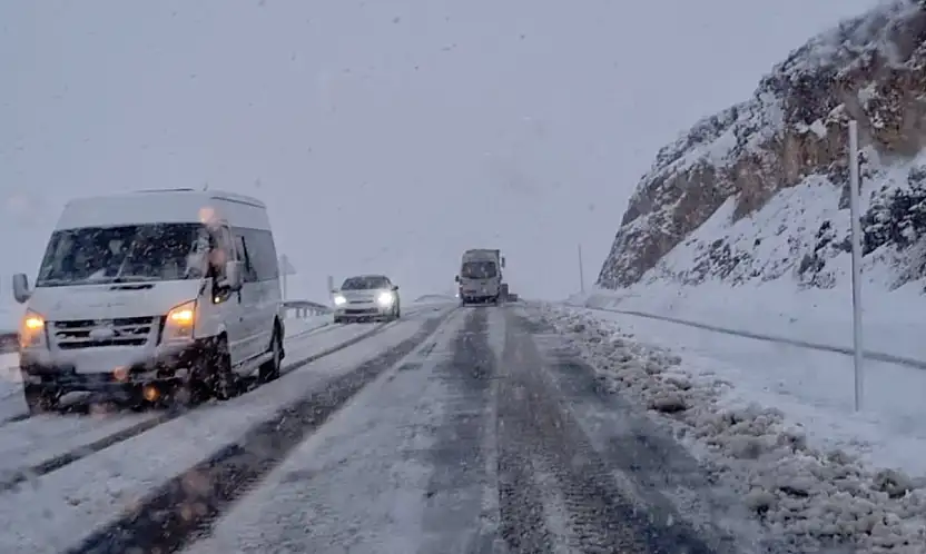 Kubbe Dağı beyaza büründü
