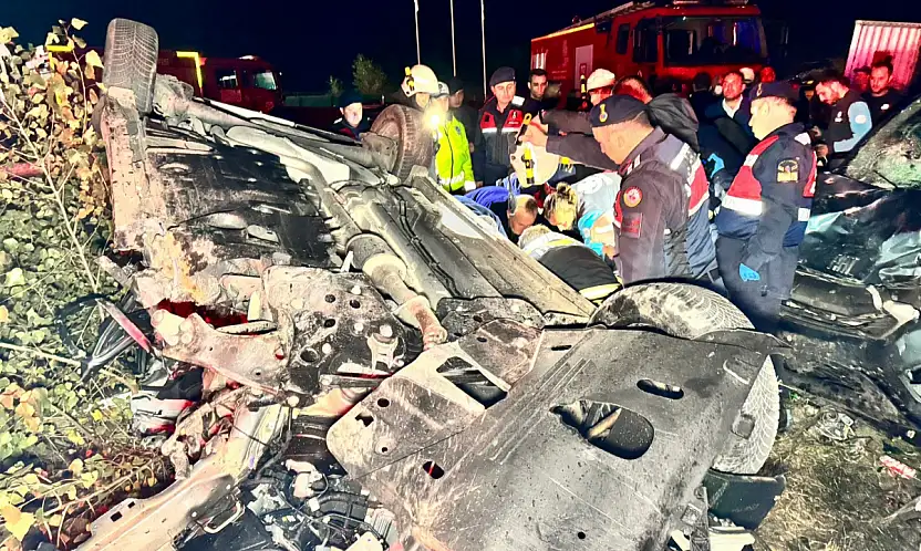 Lastiği Patlayan Tır Faciaya Yol Açtı! 1 Ölü  2 Yaralı!