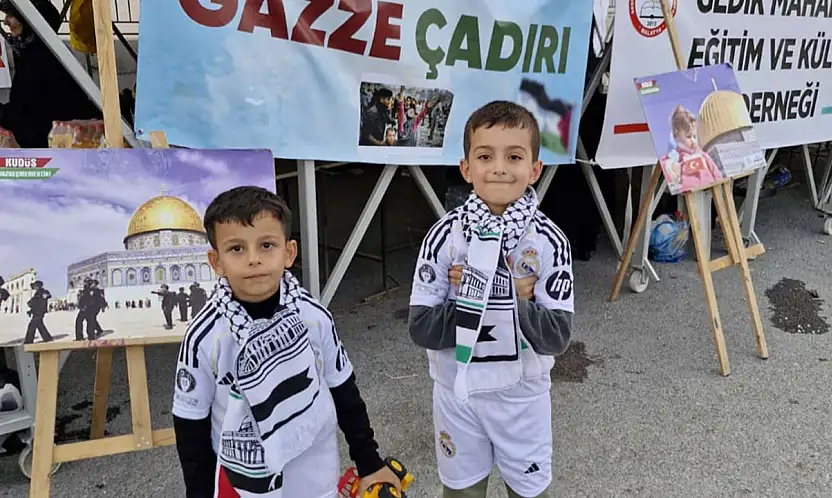 Mahalle sakinlerinden Gazzeli çocuklara anlamlı destek