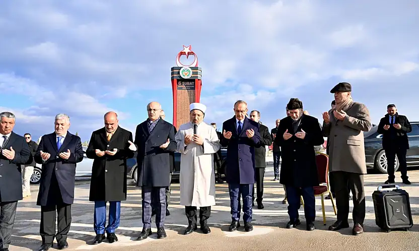 Malatya'da 6 Şubat  Deprem Şehitleri İçin El Açıldı Dualar Edildi