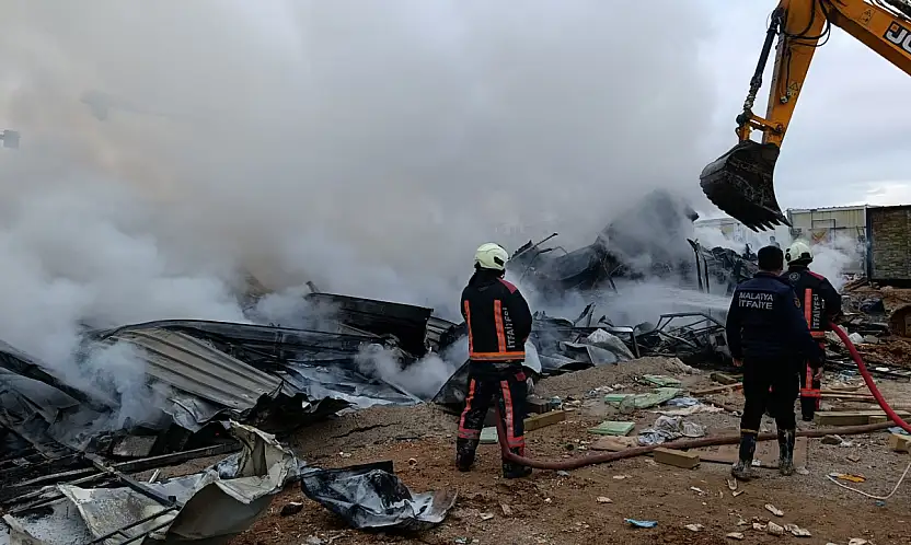 Malatya'da inşaat işçilerinin kaldığı şantiyede yangın