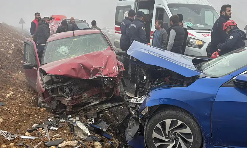 Malatya'da otomobiller kafa kafaya çarpıştı: 5 yaralı