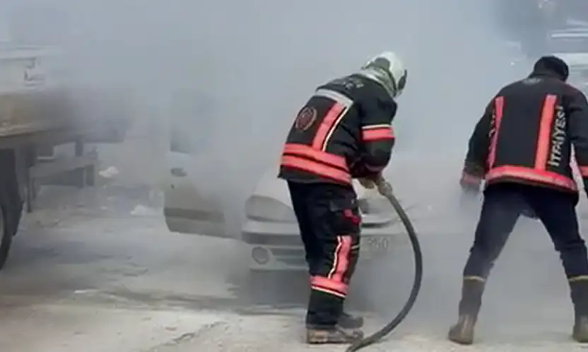 Malatya'da sanayi sitesinde araç yangını