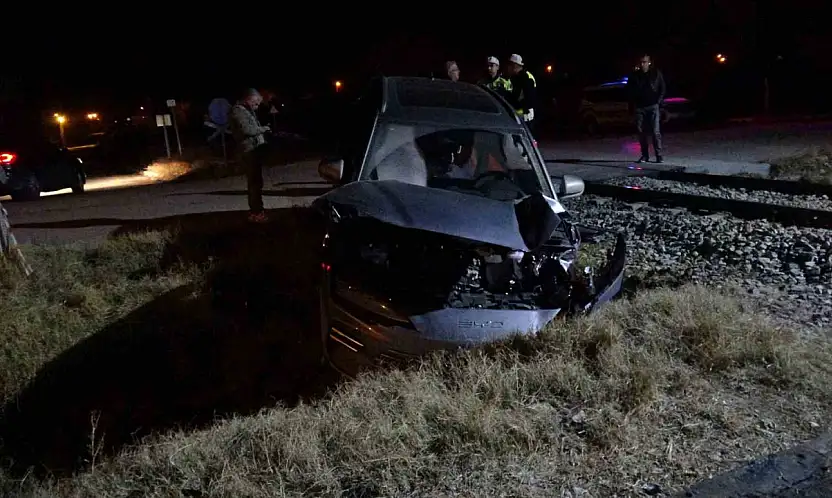 Malatya'da Yük Treni Otomobile Çarptı: 5 Yaralı