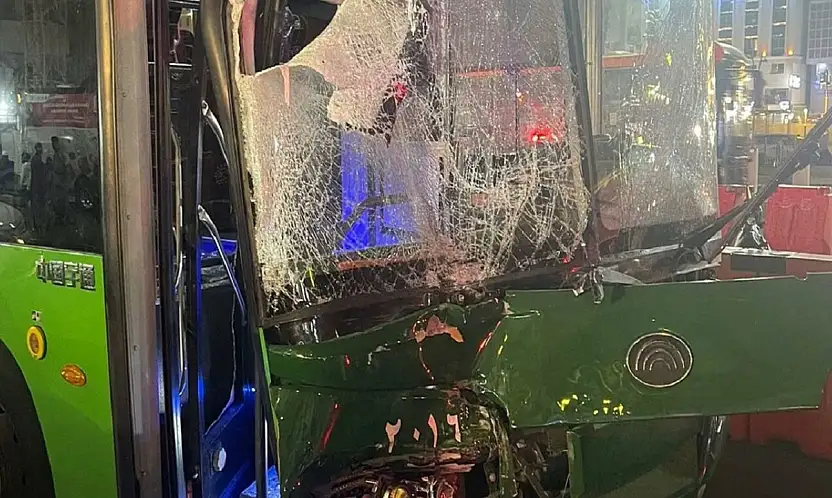 Mekke'de Türkiye kafilesine otobüs çarptı: 1 ölü, 2 yaralı